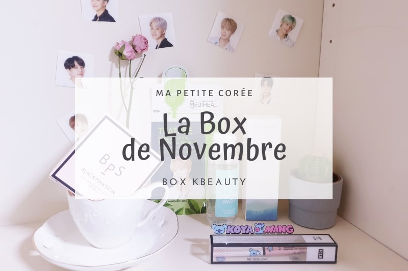 BOX KBEAUTY : LA BOX DE NOVEMBRE avec produits skincare et papeterie sur étagère décorée avec illustrations et affiches.