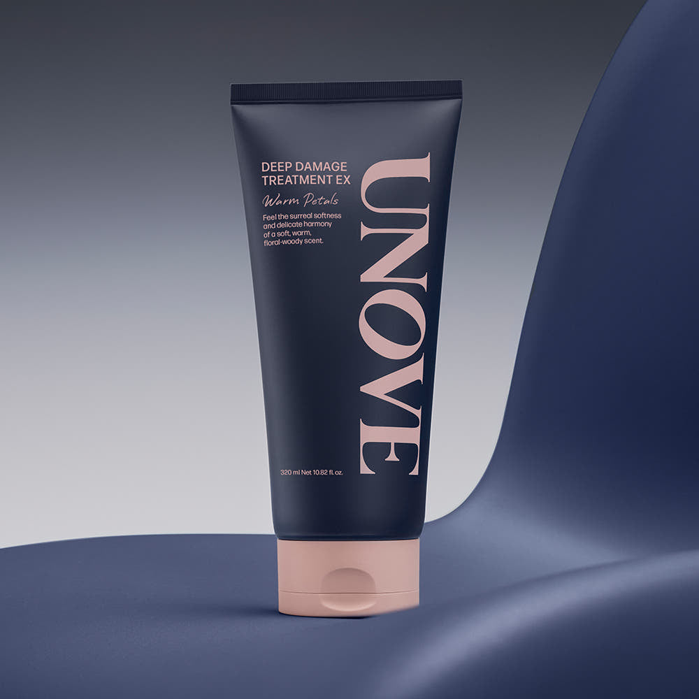 UNOVE Deep Damage Treatment EX 320ml de la marque UNOVE, tube noir sur fond bleu, traitement capillaire dégradations