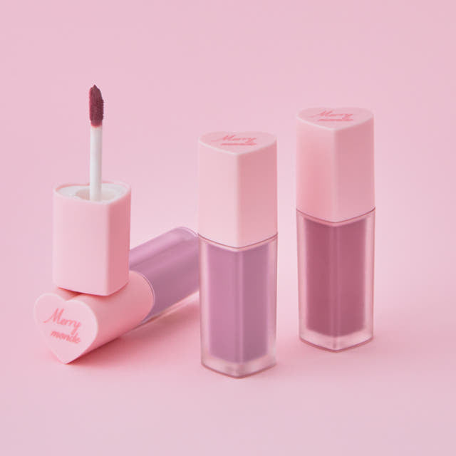 MERRY MONDE Cherry Heart Mega Tint, pack maquillage rose sur fond pastel, dégradé cœur et applicateur, marque mise en avant.
