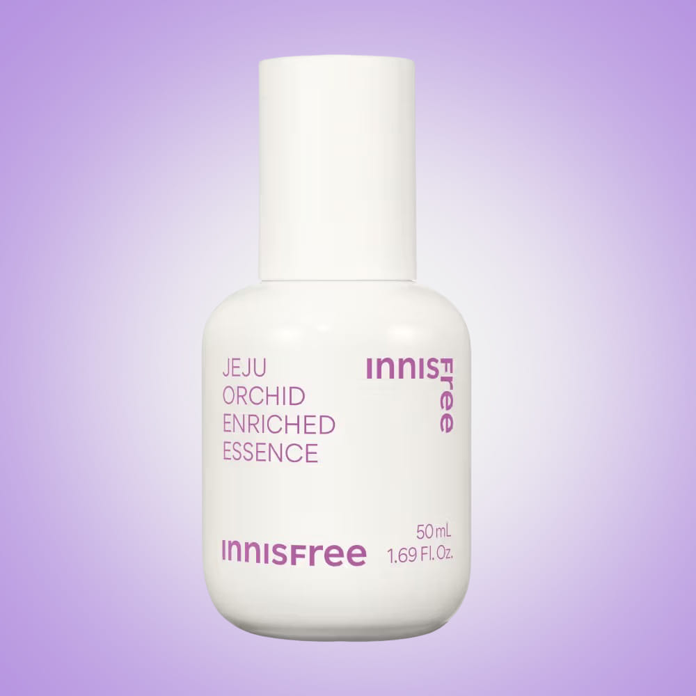 INNISFREE Jeju Orchid Enriched Essence 50ml : flacon blanc sur fond violet, essence anti-âge pour peau grasse
