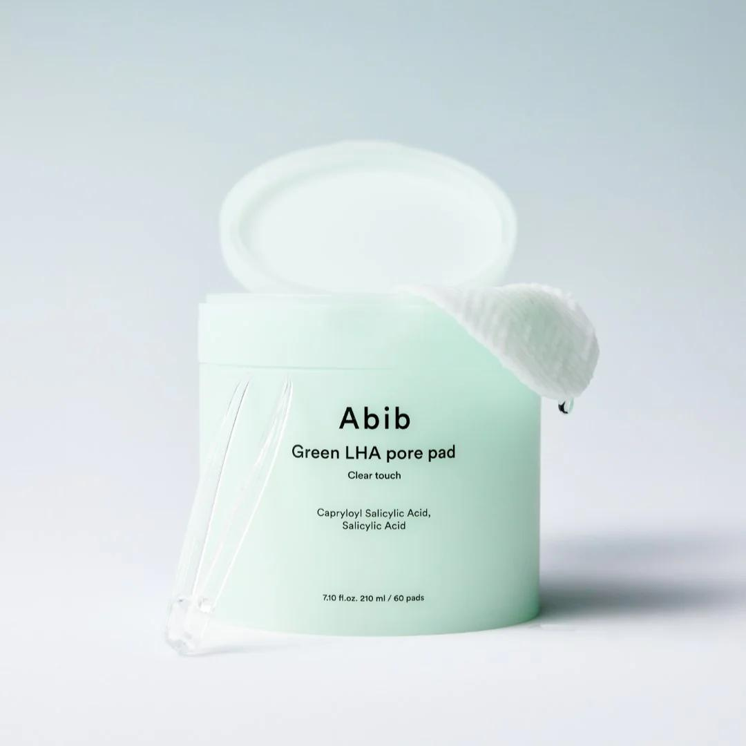 ABIB Green LHA Pore Pad Clear Touch 60 Sheets d’ABIB, photo pack vert clair sur fond blanc, papier applicateur.