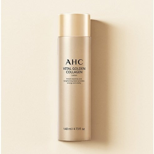 AHC Vital Golden Collagen Lotion, flacon doré AHC sur fond clair, photo produit cosmétique.