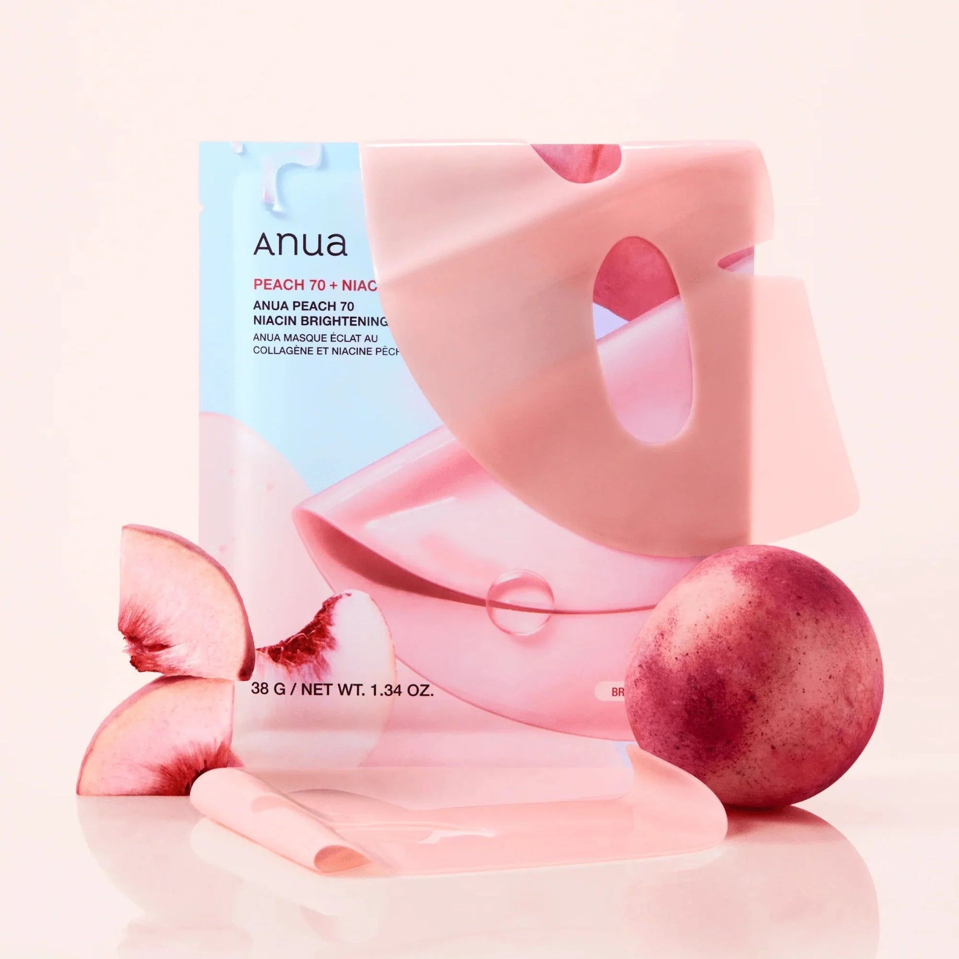 ANUA Peach 70 Niacin Brightening Collagen Mask 4pcs d’ANUA, masque en tissu rose sur fond pastel avec pêches, style cosmétique.