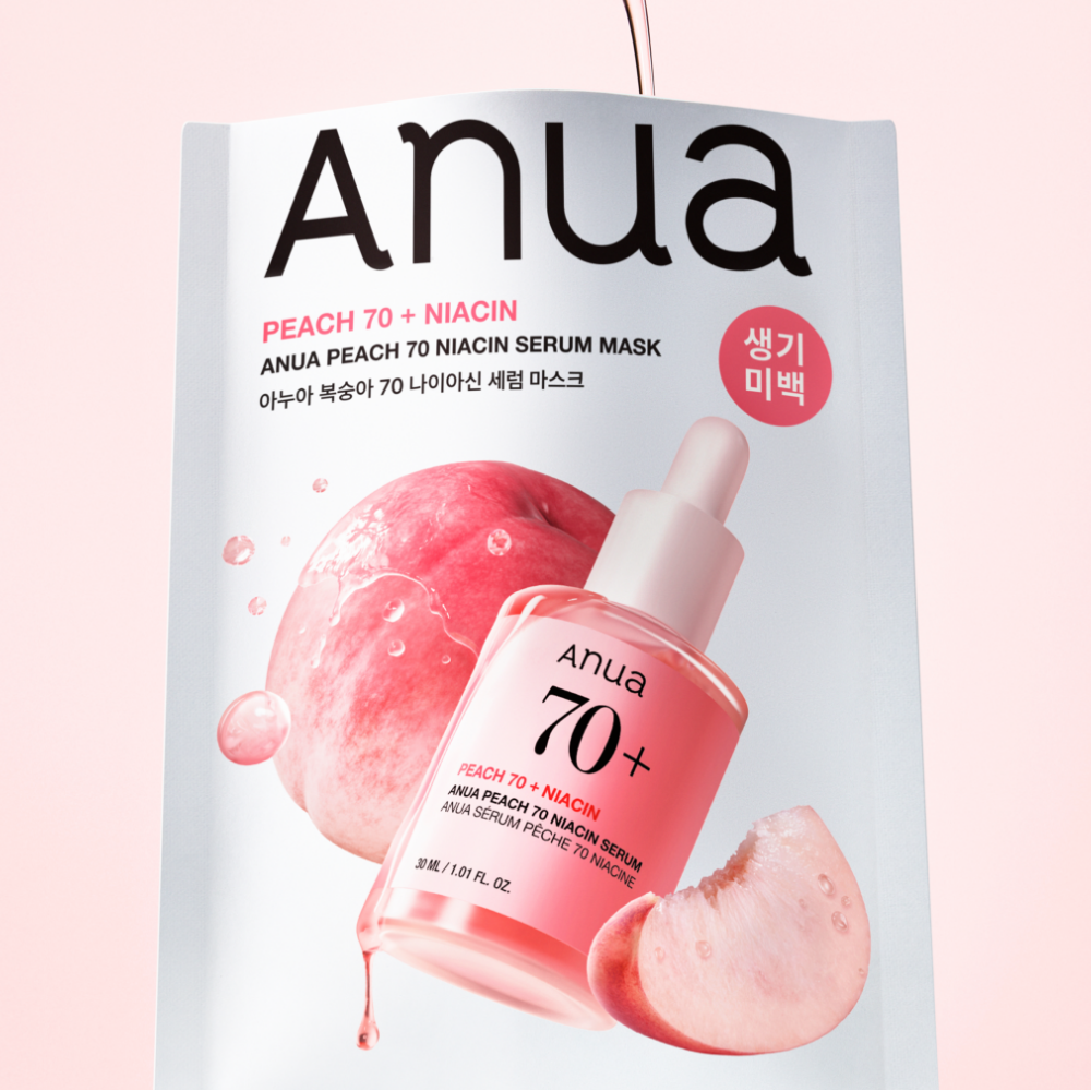 ANUA Peach 70 + Niacin Serum Mask Anua sur emballage, flacon et motifs pêche en fond rose, produit skincare