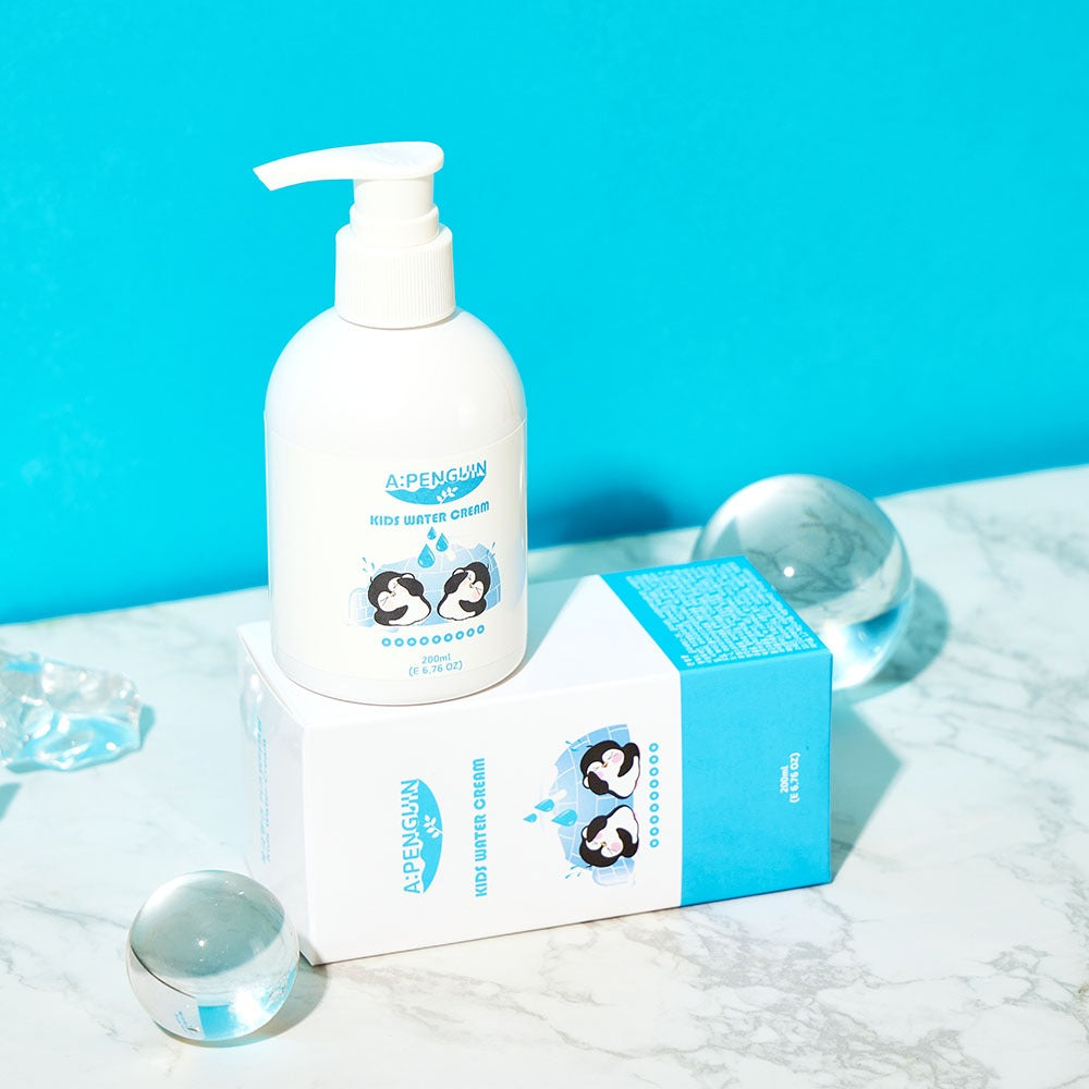 ATOMANDE Arctic Penguin Kids Children's Water Essence Moisture Cream Body Lotion 200ml, marque sur flacon blanc, décor bleu océan