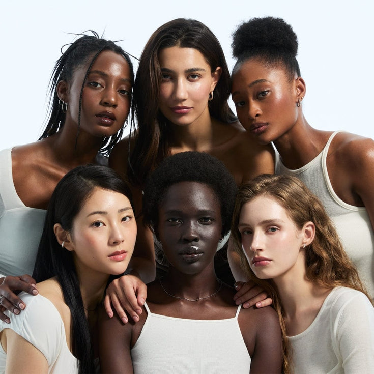 BEAUTY OF JOSEON Daily Tinted Fluid Sunscreen 50ml de la marque, crème solaire teintée sur modèle en studio, peau éclatante