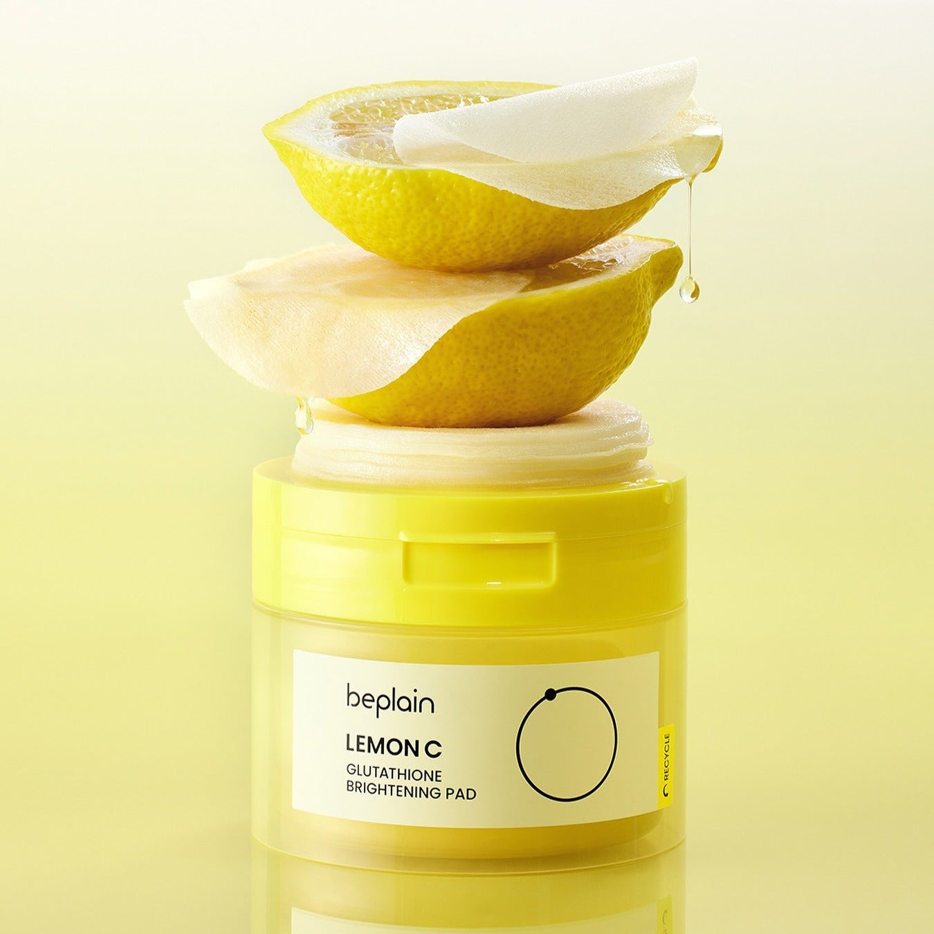 BEPLAIN Lemon Seed Glutathione Brightening Pads 70 Sheets : pads lumineux à la marque beplain, citrons en arrière-plan.