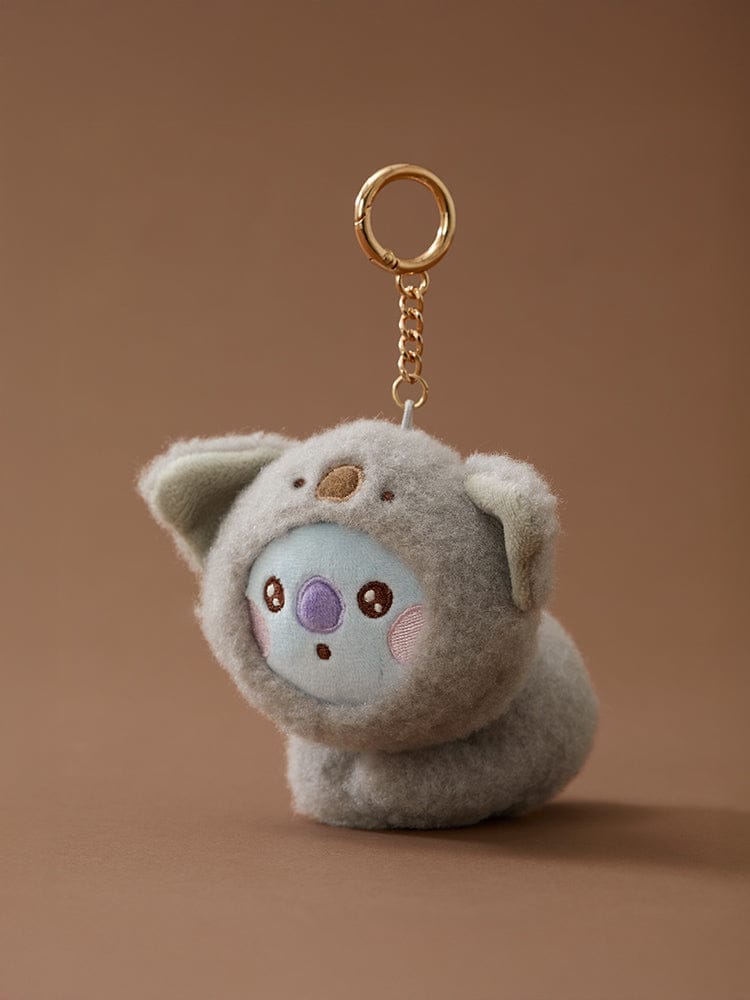 BT21 BABY MORE FLUFFY PLUSH KEYRING, porte-clés peluche gris avec visage BT21, fond beige, style K-pop LINE FRIENDS