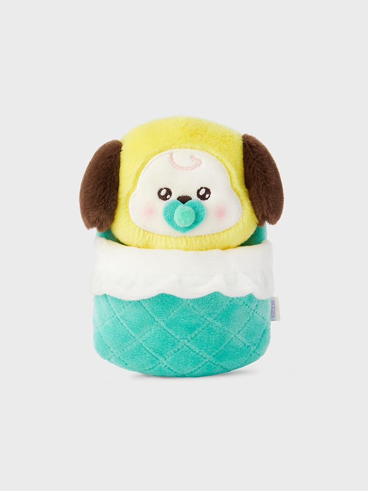 BT21 CHIMMY NEWBORN BABY PLUSH officielle, peluche bébé chiot Jimin BTS, posée sur fond clair, tenue à motifs pastel.