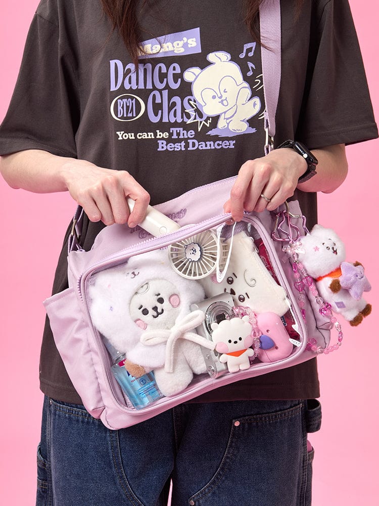 BT21 CLEAR POCKET MULTI CROSSBODY BAG THE JOURNEY : sac bandoulière transparent rose, personnage BT21 dans un look street.
