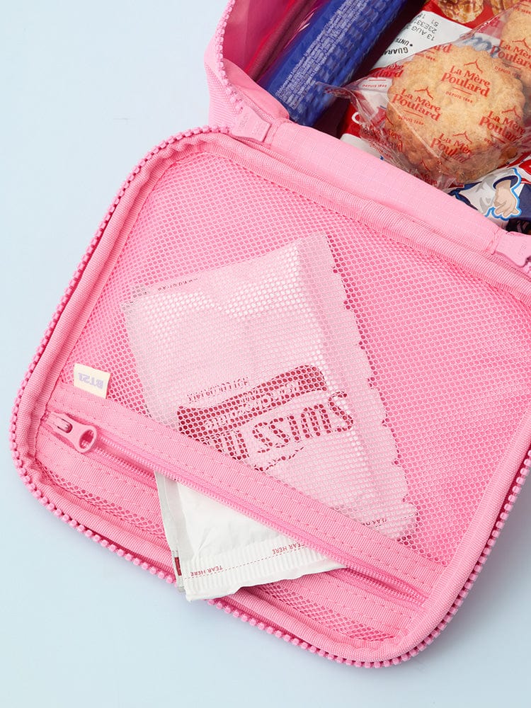 BT21 COOKY BASIC MULTI POUCH (M) de LINE FRIENDS, pochette rose avec filet, intérieur avec snacks, style quotidien