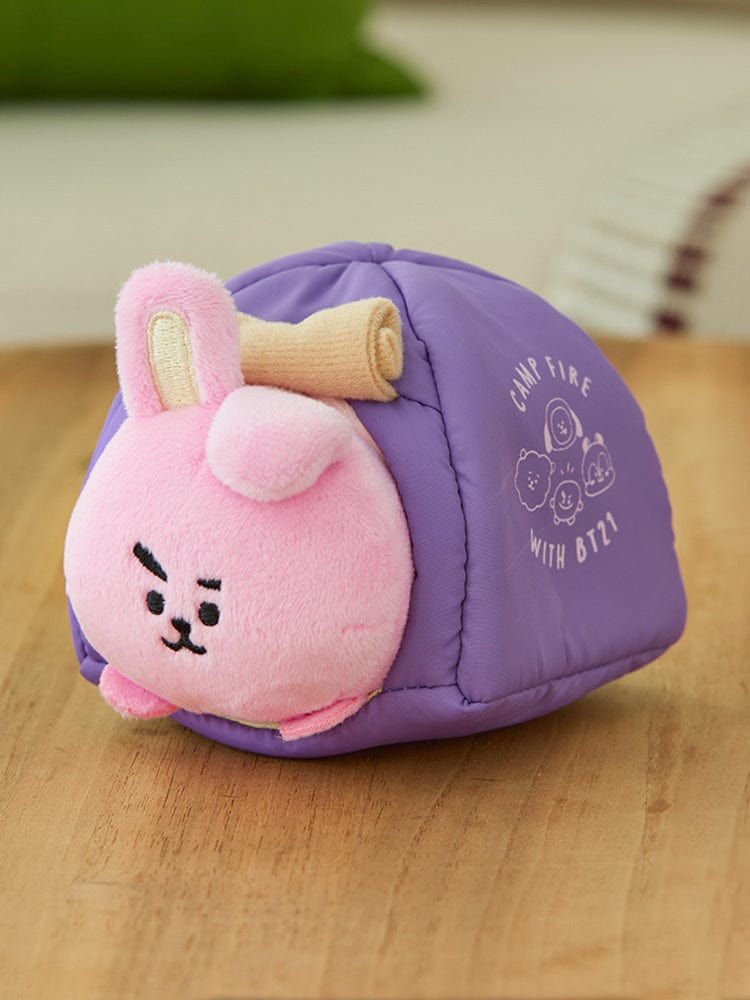BT21 COOKY DOLL CAMPFIRE peluche officielle LINE FRIENDS, COOKY lapin musclé en tente mauve sur table