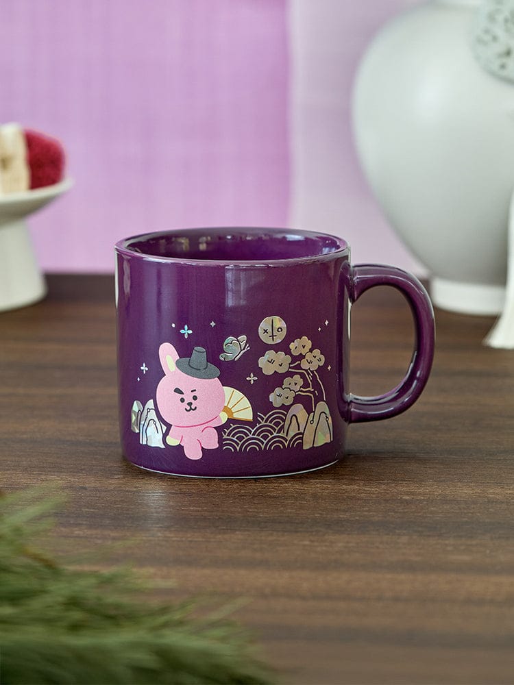 BT21 COOKY Premium K Edition Mother-of-pearl Graphic Mug (320ml) LINE FRIENDS, mug violet COOKY sur table bois
