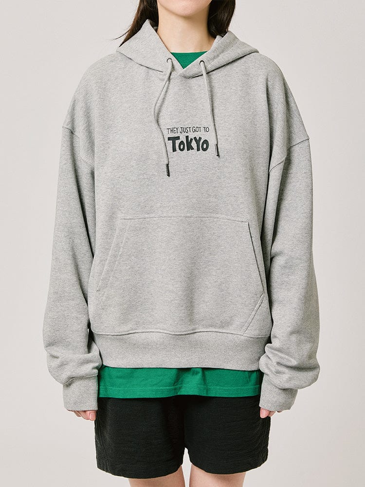 BT21 HOODED SWEATSHIRT 2024 F/W CITY EDITION (TOKYO GRAY) : sweat à capuche gris Tokyo, collection officielle LINE FRIENDS x BTS