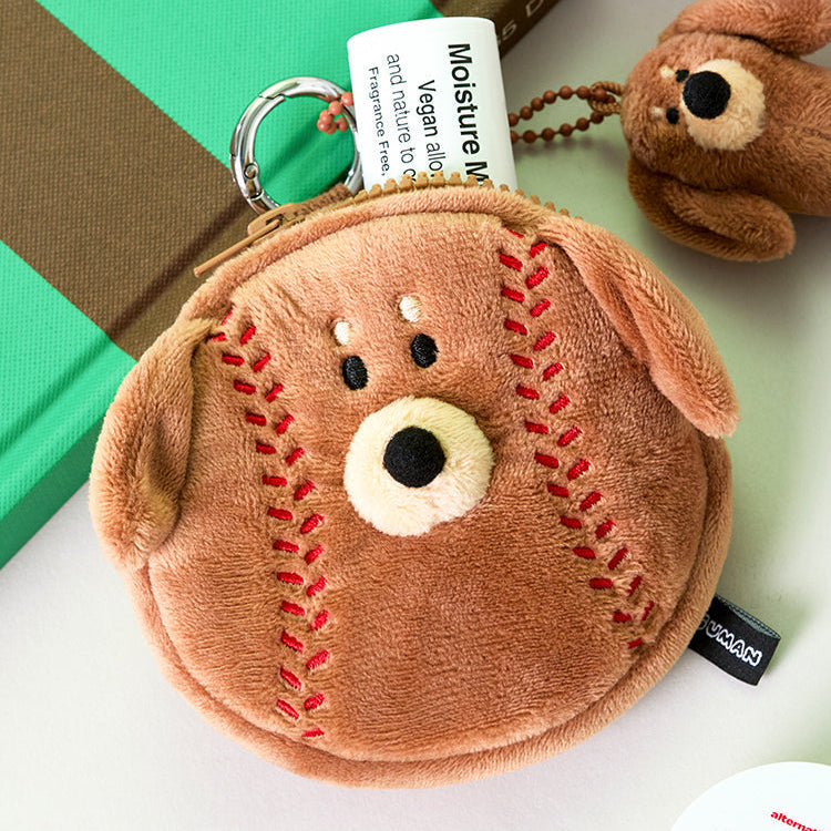 BT21 Joguman Woody Baseball Mini Pouch : mini sac en peluche baseball, décoré, avec marquage BT21, fond vert.