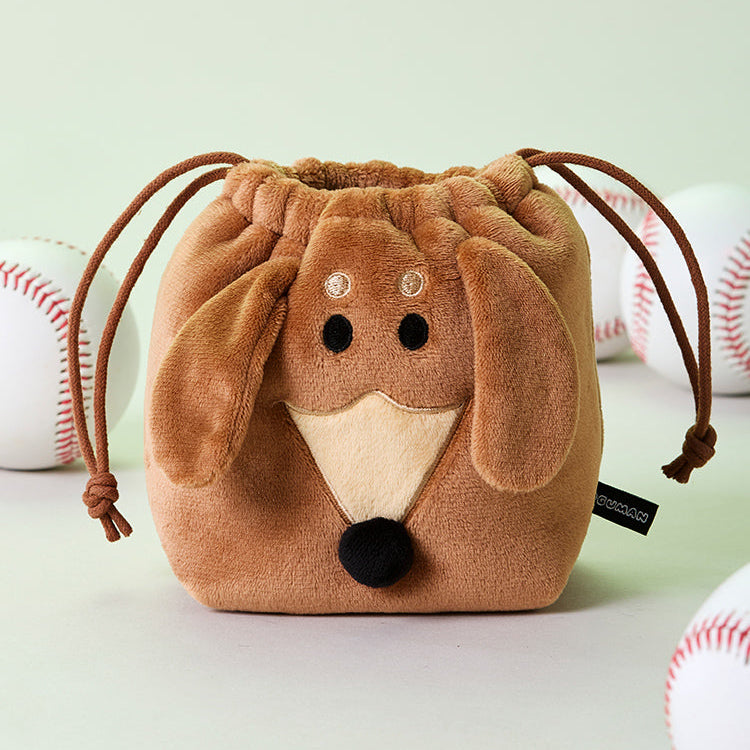 BT21 Joguman Woody Baseball String Pouch : pochette à cordon style ballon, design Woody, marque BT21, sur fond sportif.
