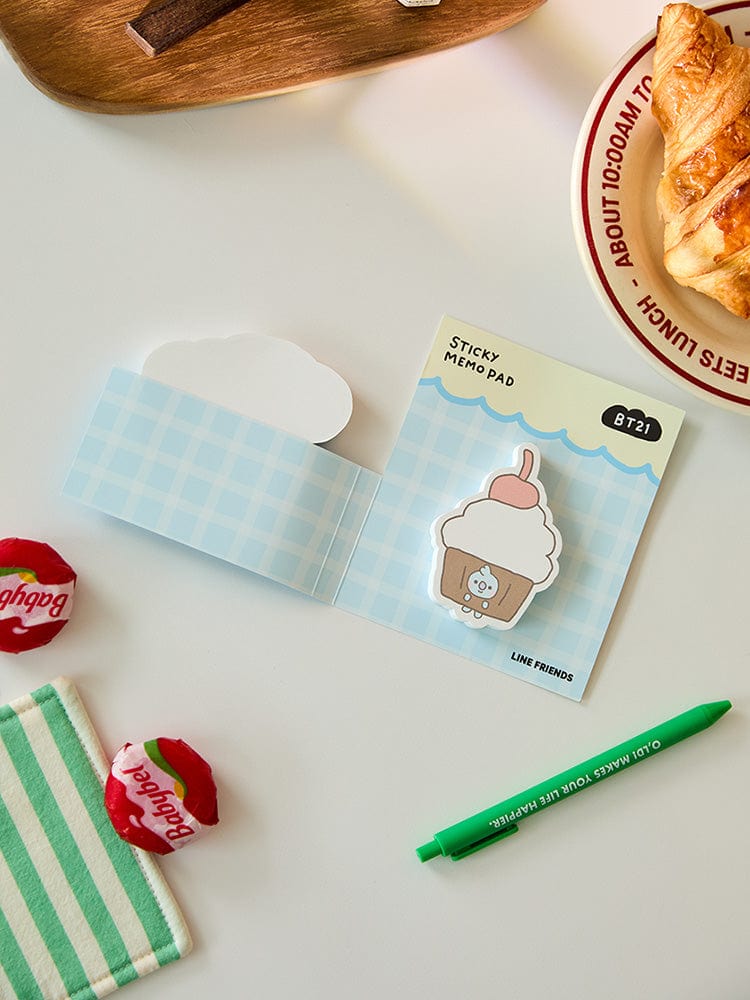 BT21 KOYA BABY STICKY MEMO NOTEPADS BAKERY SHOP : bloc mémo collant KOYA, papeterie officielle LINE FRIENDS en scène pâtisserie