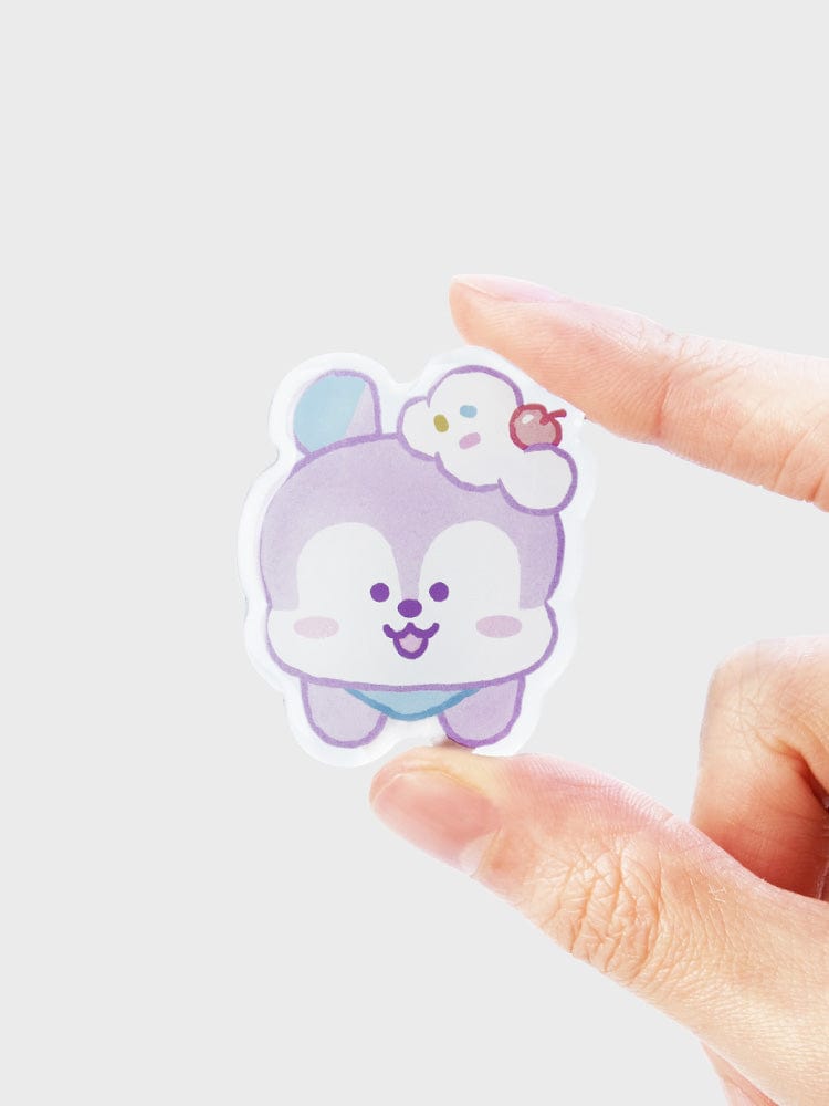 BT21 MANG ACRYLIC MAGNETIC CLIP ON THE CLOUD EDITION LINE FRIENDS : clip magnétique acrylique MANG tenu par des doigts