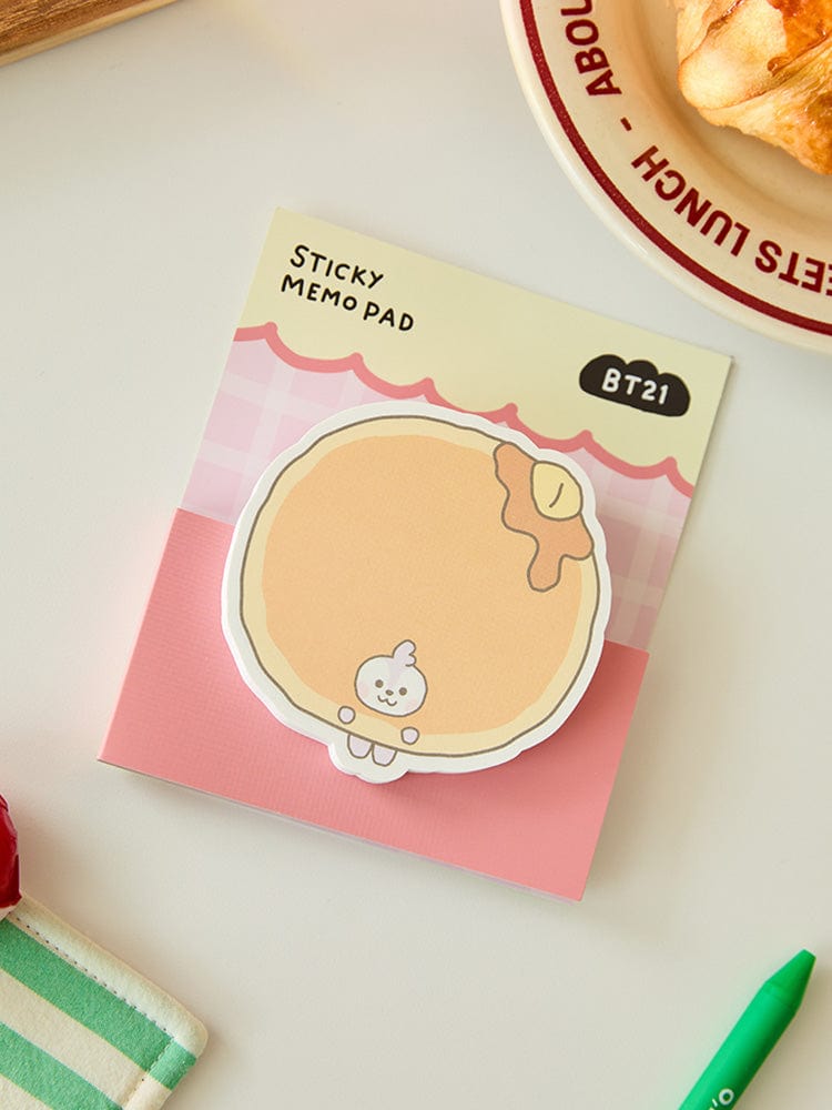 BT21 MANG BABY STICKY MEMO NOTEPADS BAKERY SHOP : bloc mémo collant pastel avec poney MANG, sur table de papeterie