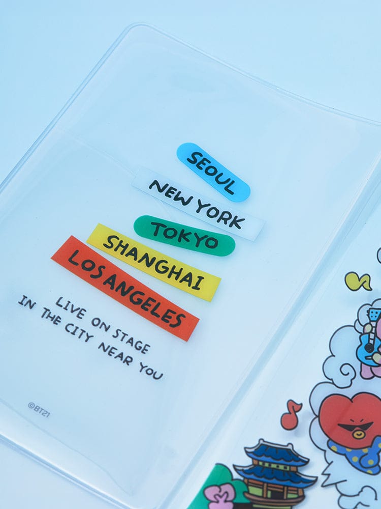BT21 PASSPORT COVER WORLD VOYAGE, marque LINE FRIENDS : couverture passeport bleu avec villes (Séoul, Tokyo, New York).