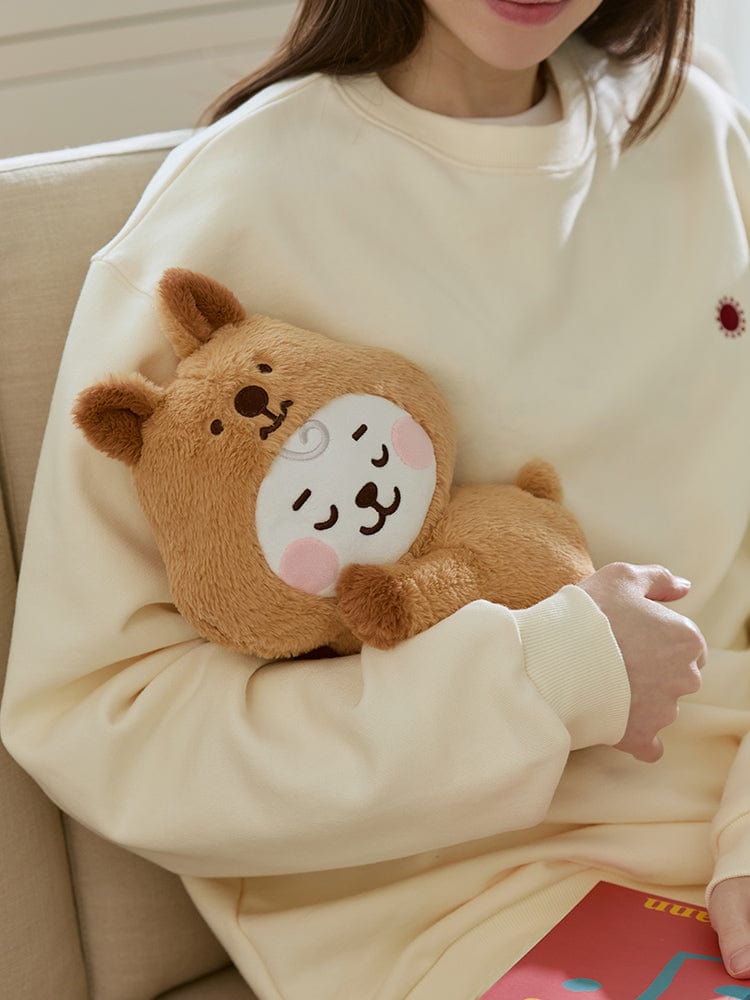 BT21 RJ BABY LYING DOLL FLUFFY, peluche alpaga officielle LINE FRIENDS, bébé allongé sur canapé, en tenue