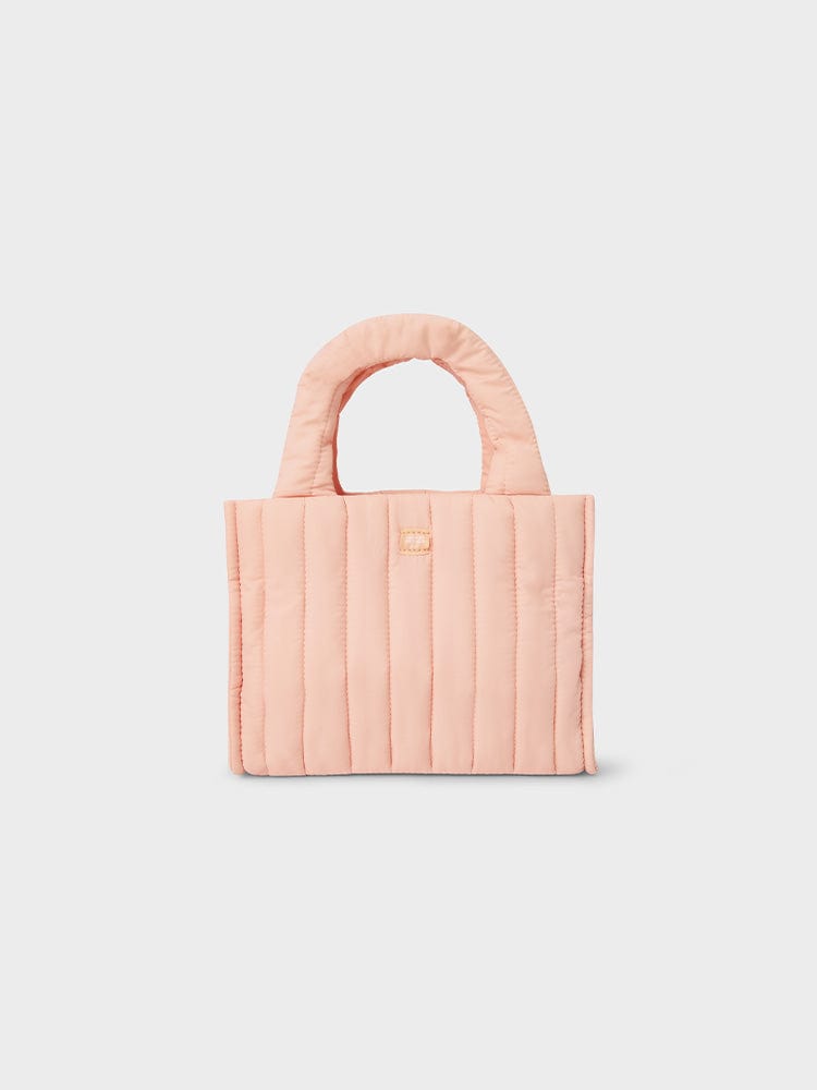 BT21 RJ QUILTED BAG WITH FACE PLUSH BADGE WINTER EDITION, sac matelassé rose LINE FRIENDS avec bandoulière et badge RJ.