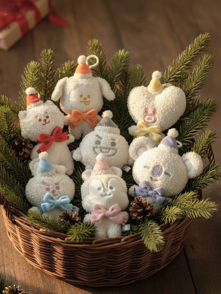 BT21 SNOWMAN PLUSH KEYRING, porte-clés peluche LINE FRIENDS dans un panier de Noël avec bonhommes de neige BT21