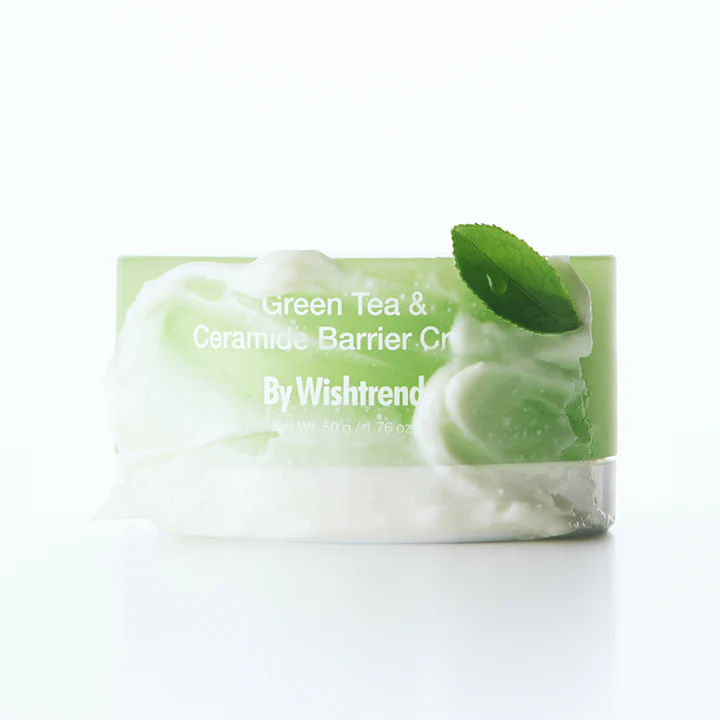 BY WISHTREND Green Tea & Ceramide Barrier Cream 50g : crème verte et feuilles de thé sur fond clair, photo produit