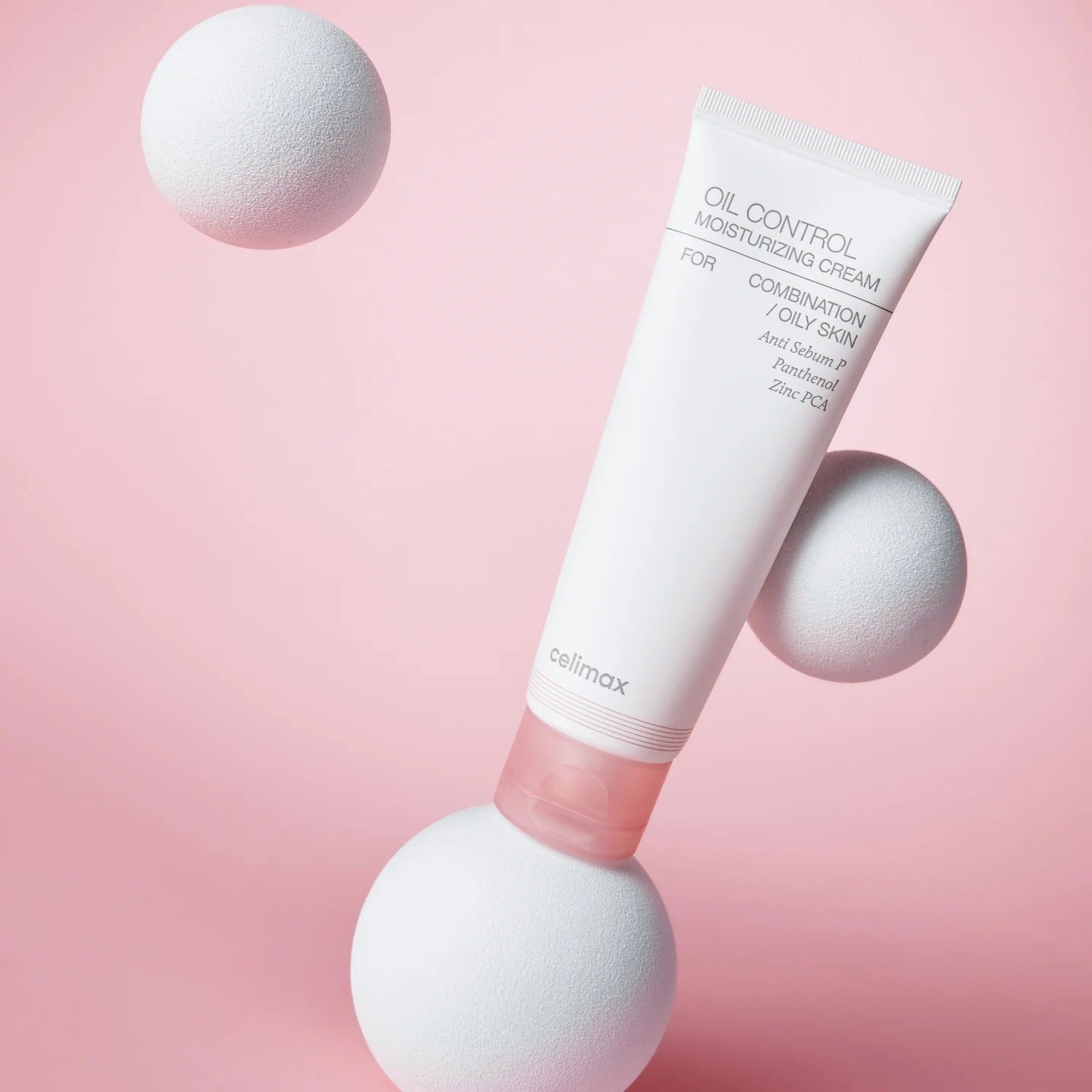 CELIMAX Oil Control Moisturizing Cream 80ml de la marque sur fond rose avec sphères décoratives, visuel produit.