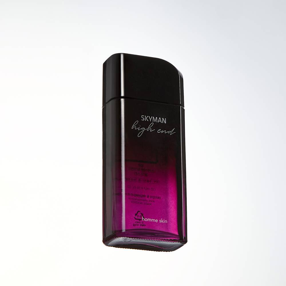CHARMZONE Skyman High-End Homme Skin 130ml, flacon noir sur fond clair, visuel produit de marque CHARMZONE.