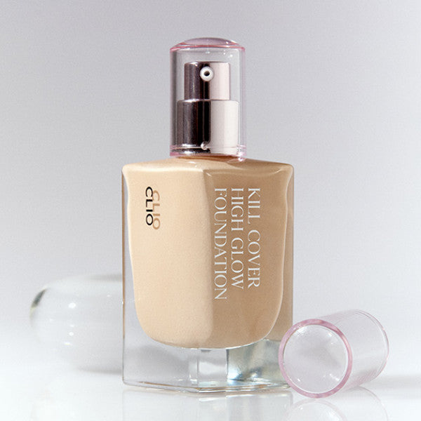 CLIO Kill Cover High Glow Foundation 38g, flacon maquillage CLIO sur fond clair, rendu haute brillance et flacon ouvert