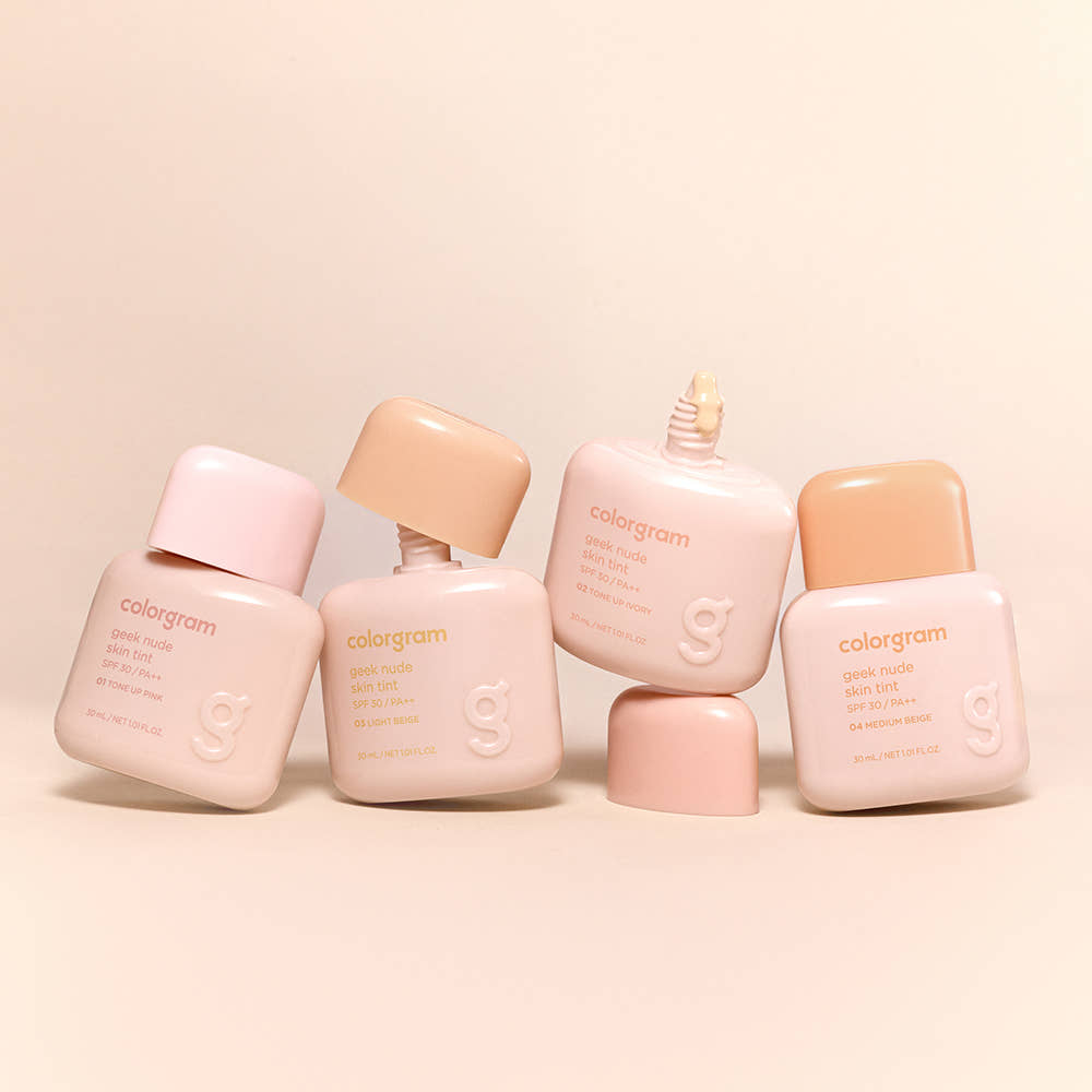 COLORGRAM Geek Nude SKin Tint 30ml de la marque Colorgram, packshot sur fond beige avec flacons nude.