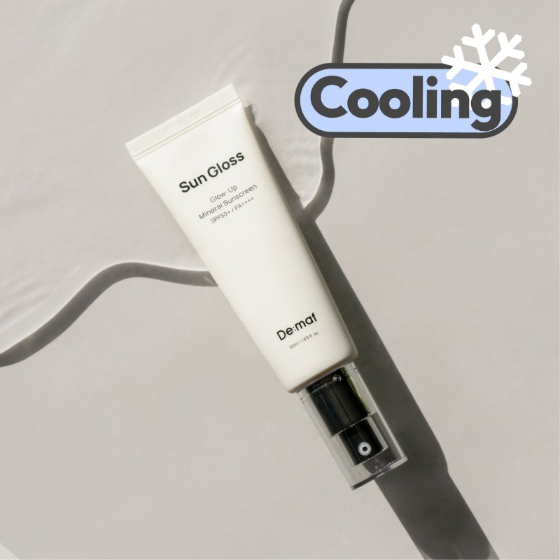DE:MAF Sun Gloss Glow Up Non-Glowing Sunscreen 50ml de De:maf, tube crème solaire sur fond gris, effet cooling