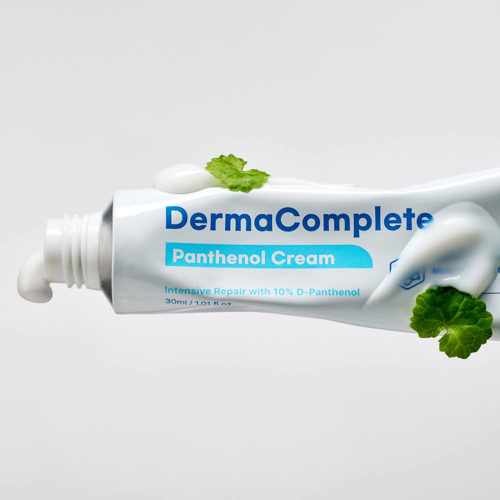 DR.PETIT Derma Complete Panthenol Cream 30ml de la marque Dr.Petit, tube blanc et feuilles vertes sur fond clair