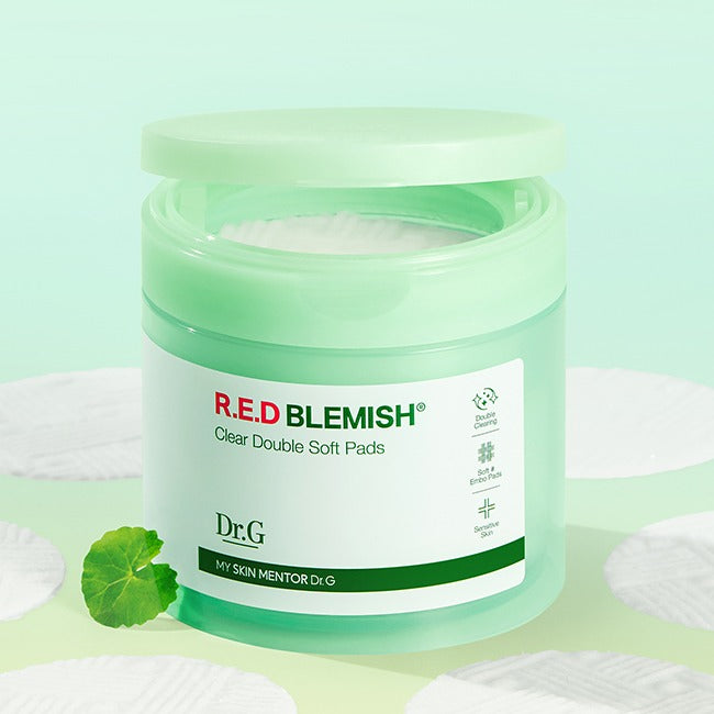 Dr.G Red Blemish Clear Double Soft Pads 60 Sheets, pot vert et coussinets blancs, marque Dr.G sur fond menthe.