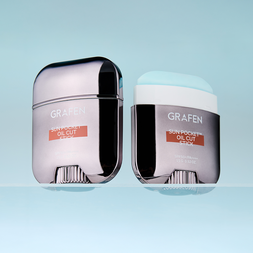 GRAFEN Sun Pocket™ Oil Cut Stick 15g, pack soleil sur fond bleu clair, produit cosmétique de marque GRAFEN