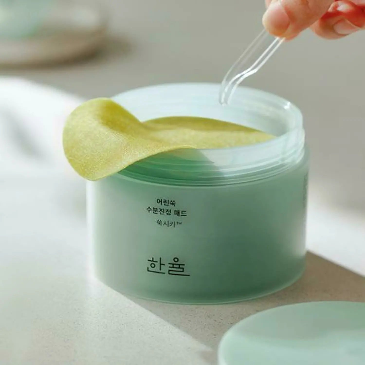 HANYUL Young Mugwort Moisturizing Soohting Pad disponible sur Ma petite Coree, ton Eshop 100% K-beauty en direct de Seoul