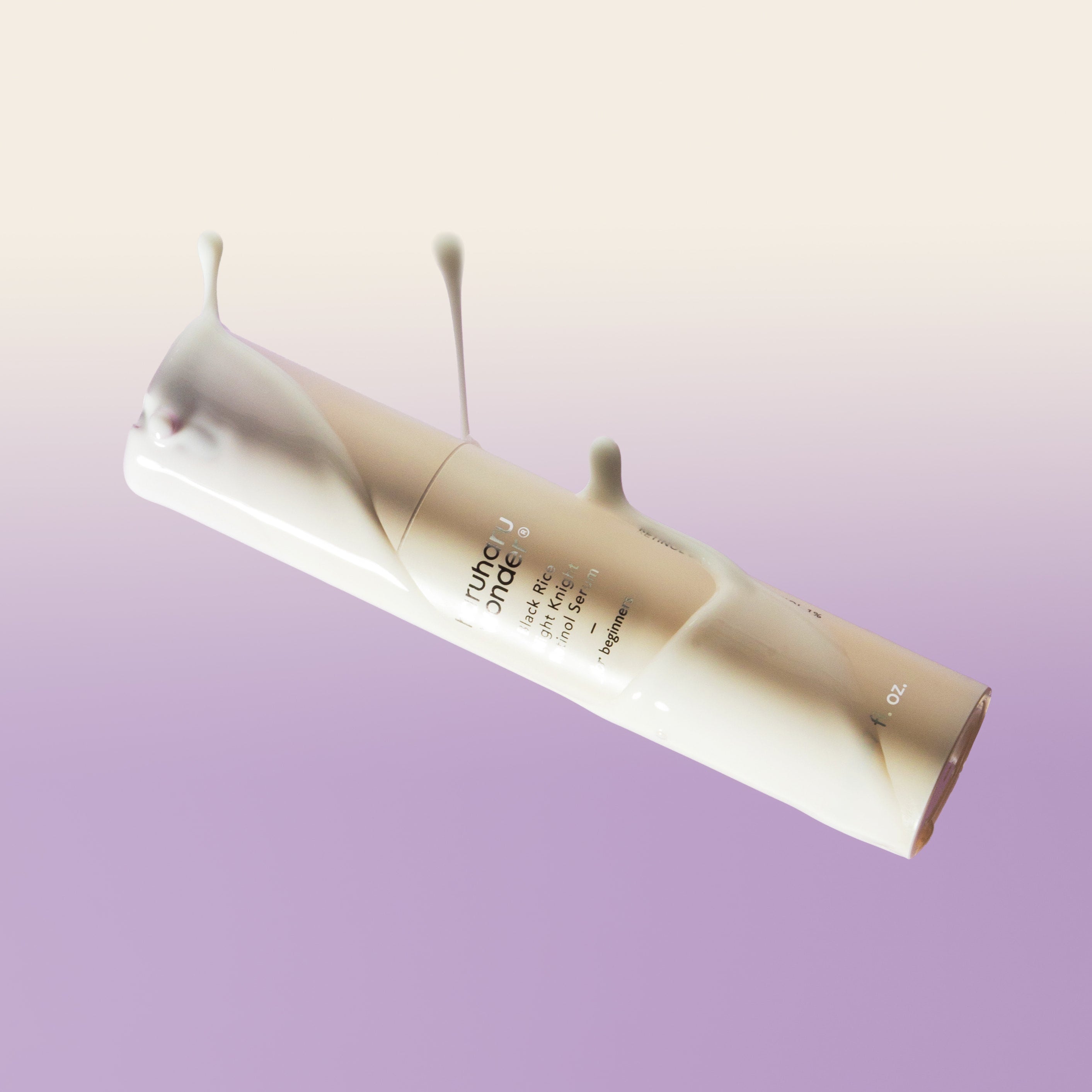 HARUHARU Black Rice Night Night Retinol Serum 20ml, flacon de sérum sur fond mauve, produit et marque visibles