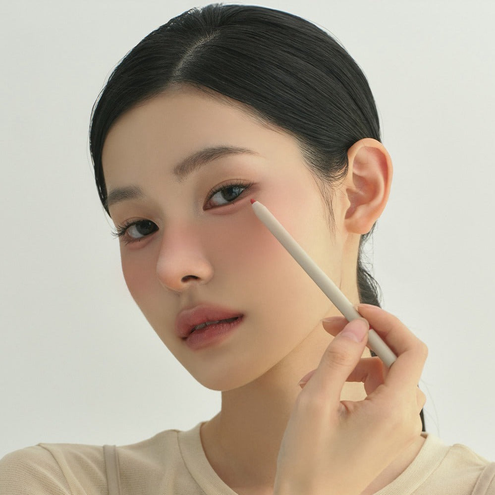 HEART PERCENT Dot On Mood Gel Eyeliner Pencil, marque HEART PERCENT, maquillage yeux en gros plan sur fond clair.