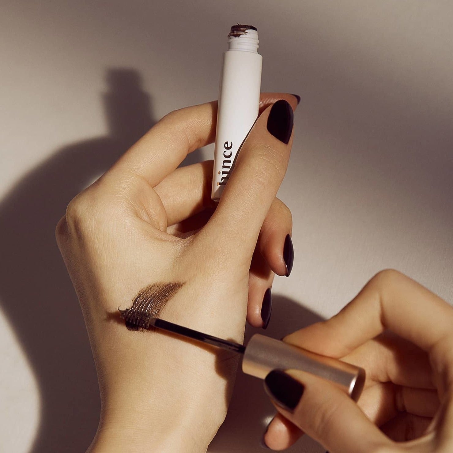 HINCE Signature Brow Shaper disponible sur Ma petite Coree, ton Eshop 100% K-beauty en direct de Seoul