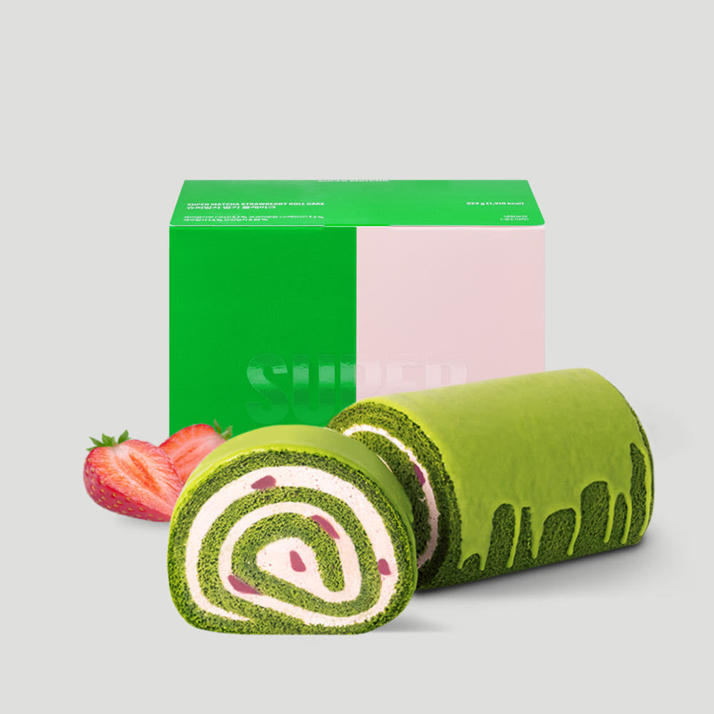 HIT THE TEA Super Matcha Strawberry Rool Cake Gluten-Free : gâteau roulé matcha & fraise avec packaging vert, fond clair