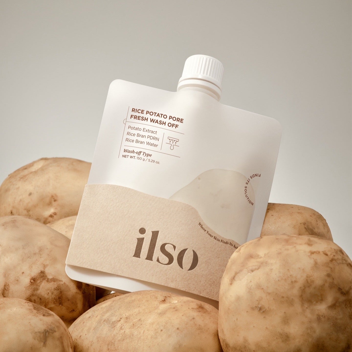 ILSO Rice Potato Pore Fresh Wash-Off 150g de la marque ILSO, gel nettoyant sur patates et riz, contexte naturel.