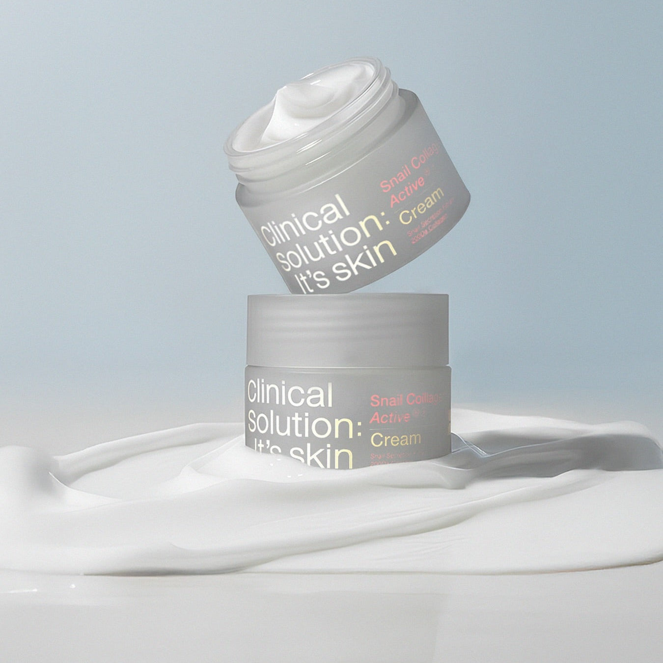 IT'S SKIN Snail Collagen Active Cream 50ml de la marque IT'S SKIN, crème en flacon sur fond bleu, présentation visuelle.