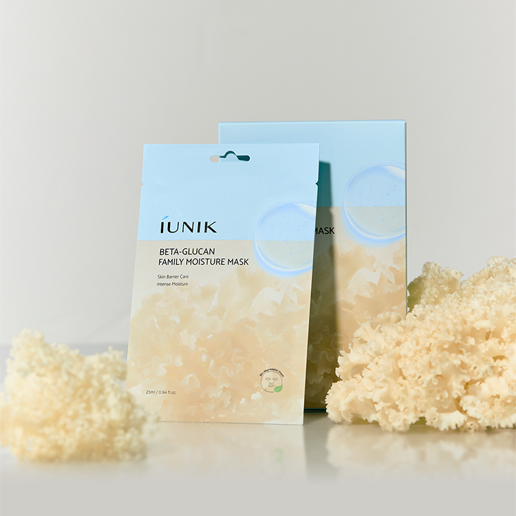 Masque hydratant IUNIK Beta Glucan Family Moisture Mask (10 sheets) présenté avec des ingrédients naturels.