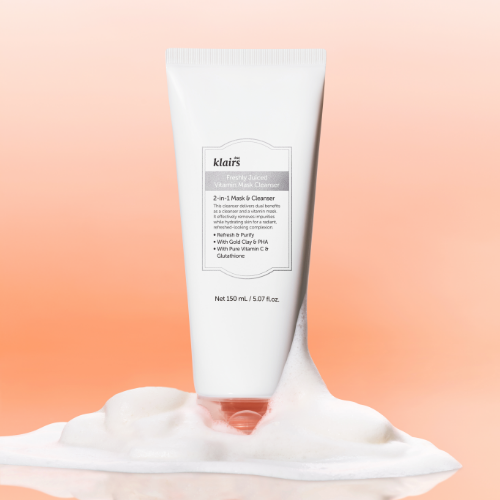 KLAIRS Freshly Juiced Vitamin Pack Cleanser 150ml : tube de nettoyant KLAIRS sur fond pastel, texture crème blanche.