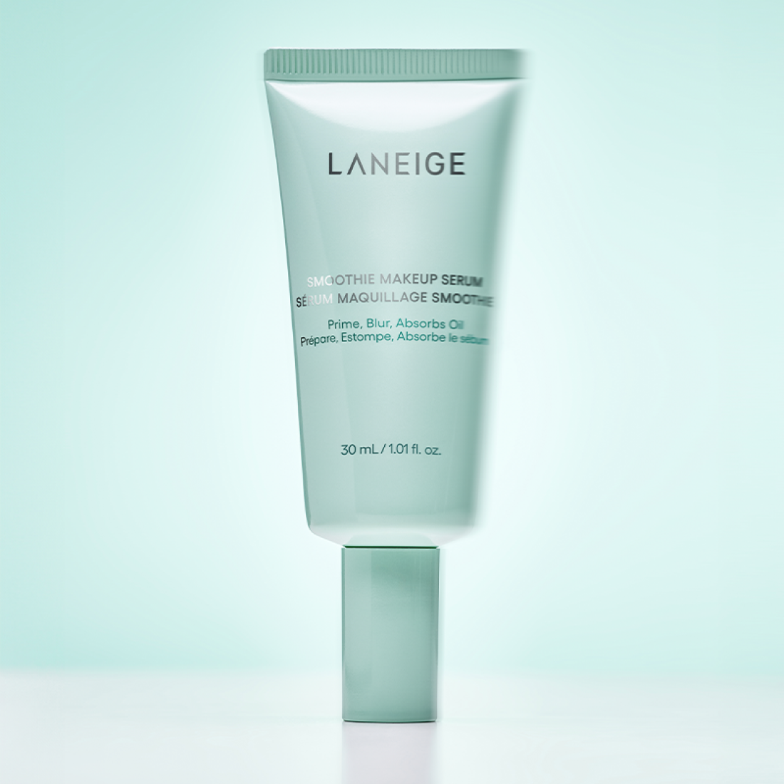 LANEIGE Smoothie Makeup Serum 30ml, tube cosmétique sur fond bleu clair, présentation produit de la marque LANEIGE.