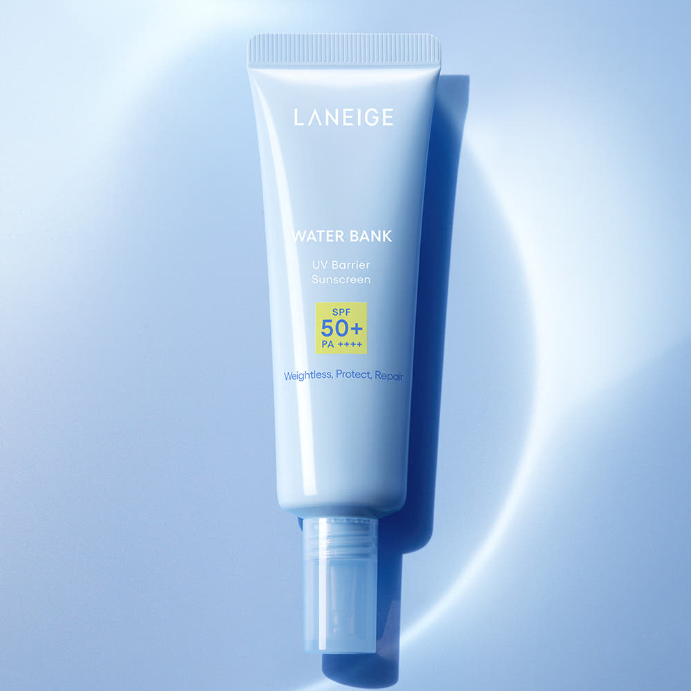 LANEIGE Water Bank UV Barrier Sunscreen SPF50+ PA++++ 50ml, tube blanc LANEIGE sur fond bleu clair, photo produit.
