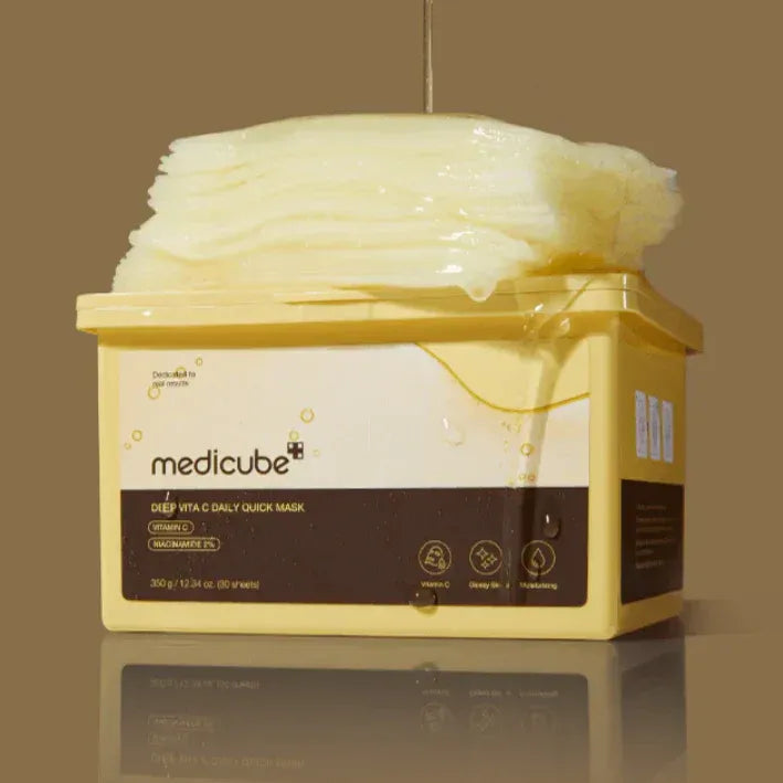 MEDICUBE Deep Vita C Daily Quick Mask 30 Sheets de Mediacube, pot/masques sur fond beige, masque en gel visible.
