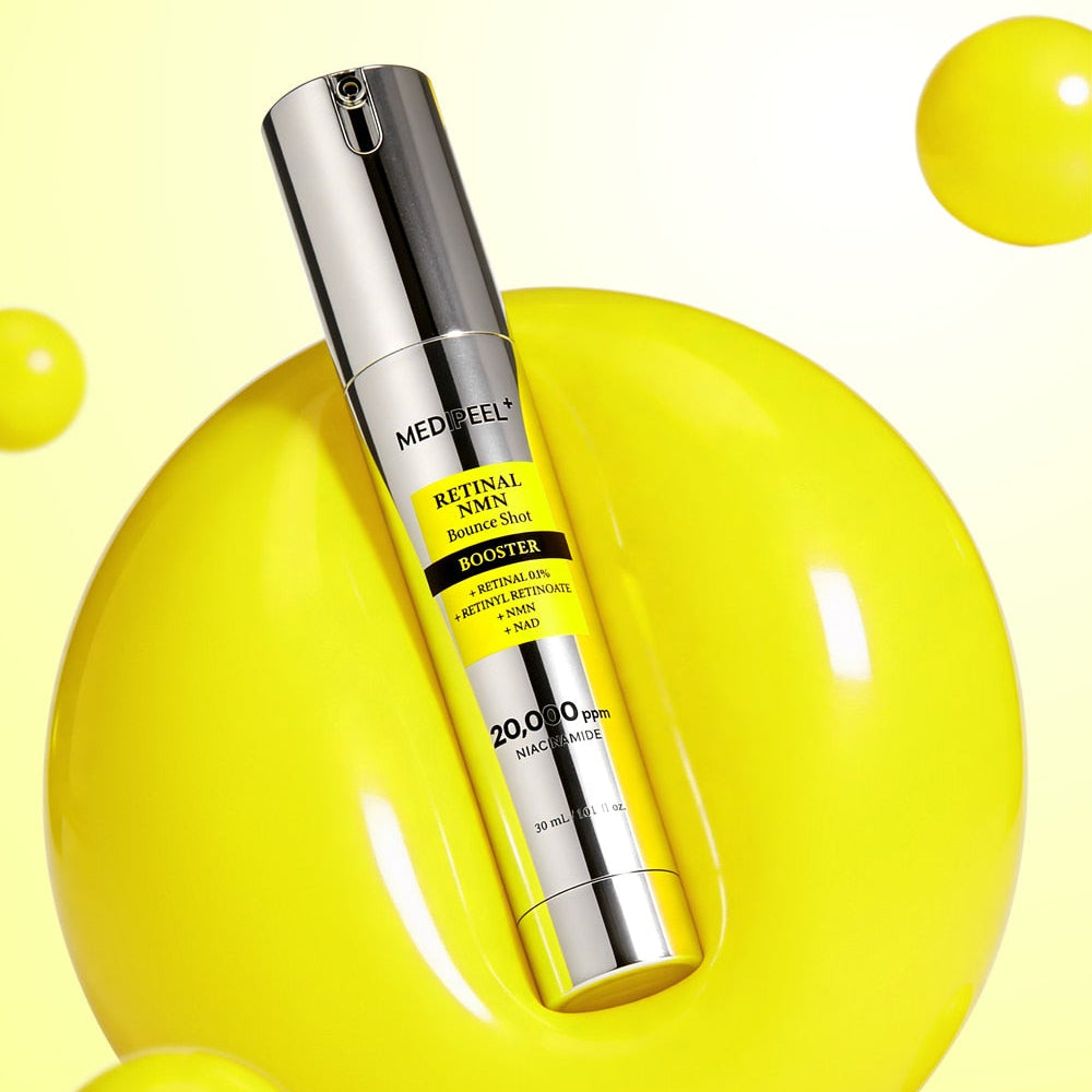 MEDIPEEL Retinal NMN Bounce Shot Booster 30ml de MEDIPEEL, flacon argent sur fond jaune avec bulles et éclats lumineux.