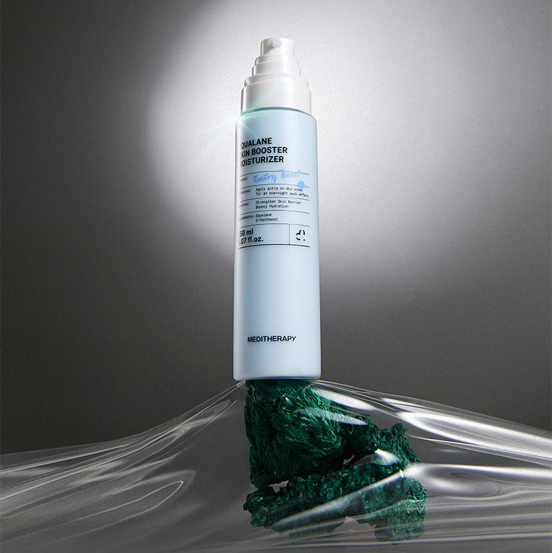 MEDITHERAPY Squalane Skin Booster Moisturizer 150ml, flacon bleu sur fond sombre avec vapeur/gel d’eau, photo produit